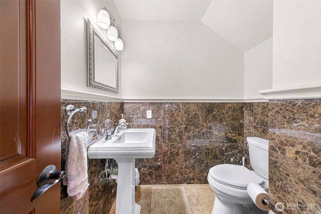 7474 Noon Road, Lynden, WA 98264