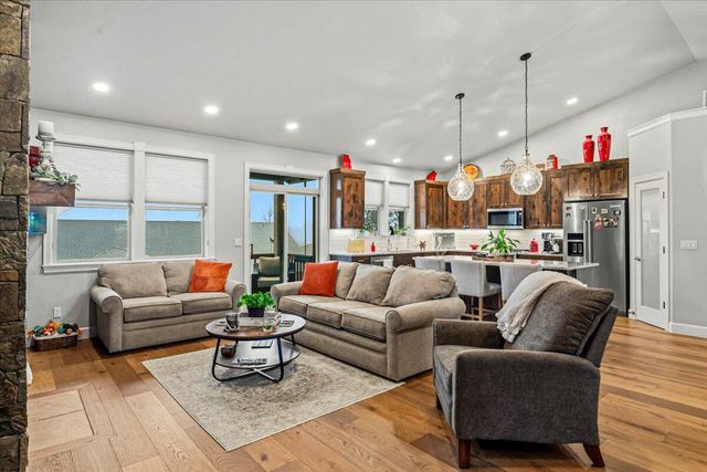 63114 Pikes Court, Bend, OR 97701