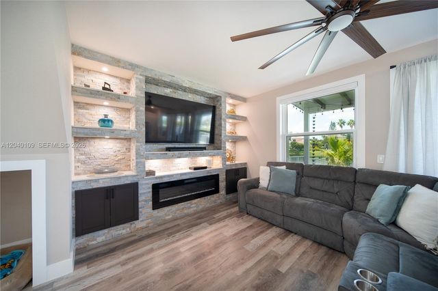 754 NW 154th Avenue, Pembroke Pines, FL 33028