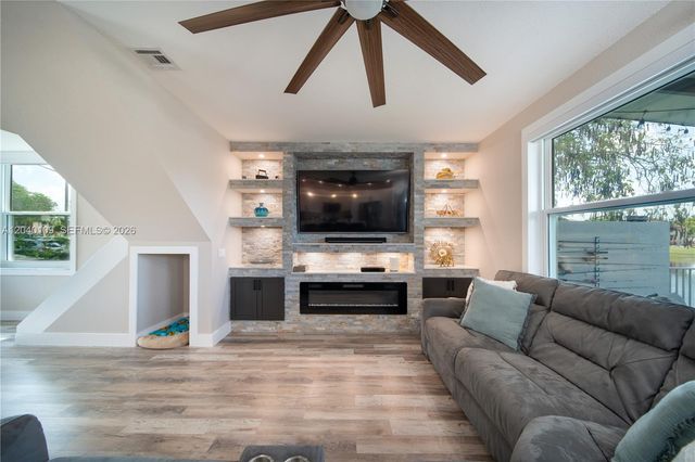 754 NW 154th Avenue, Pembroke Pines, FL 33028