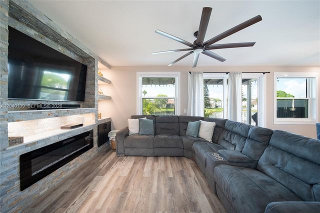 754 NW 154th Avenue, Pembroke Pines, FL 33028