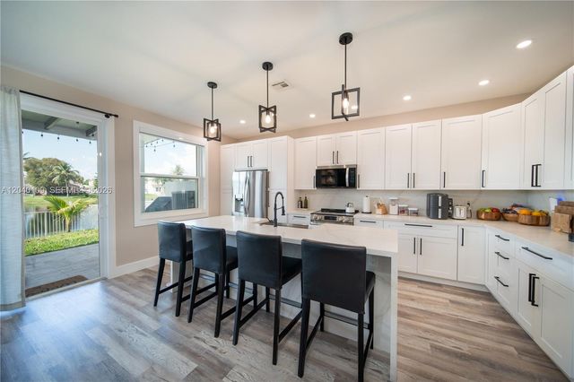 754 NW 154th Avenue, Pembroke Pines, FL 33028