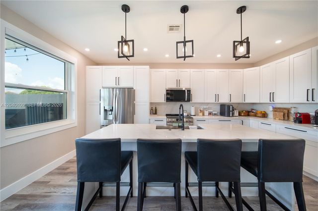 754 NW 154th Avenue, Pembroke Pines, FL 33028