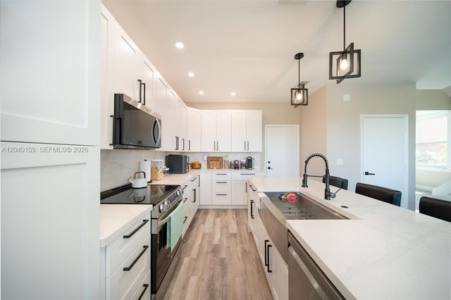 754 NW 154th Avenue, Pembroke Pines, FL 33028