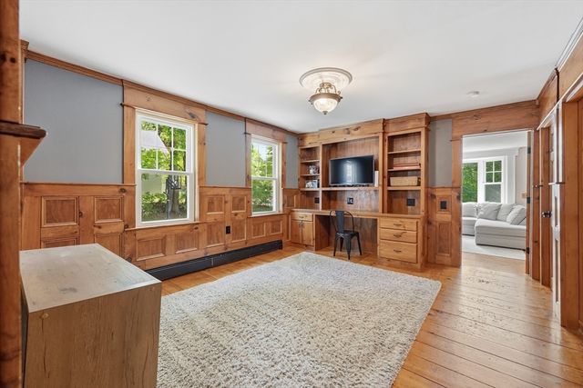 24 Worcester St, Grafton, MA 01519