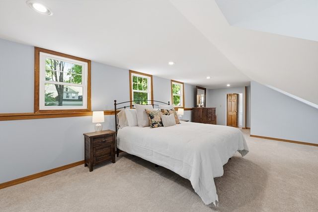 24 Worcester St, Grafton, MA 01519