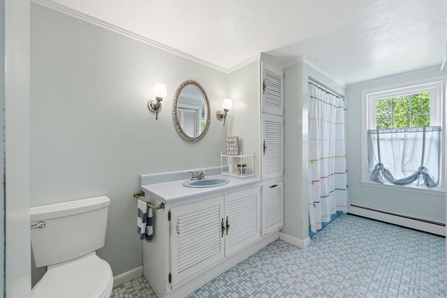 24 Worcester St, Grafton, MA 01519
