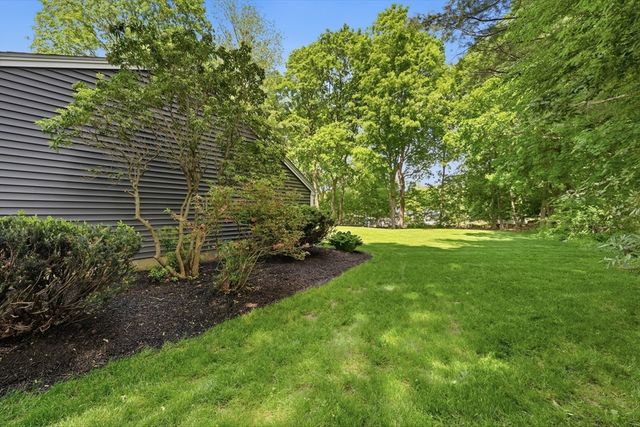 24 Worcester St, Grafton, MA 01519