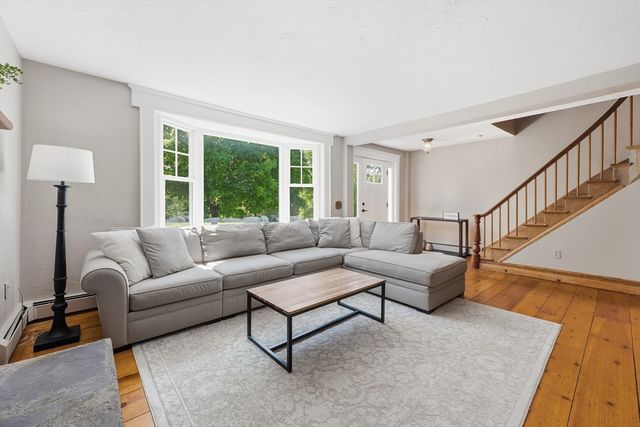 24 Worcester St, Grafton, MA 01519
