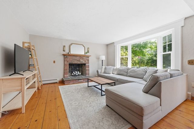 24 Worcester St, Grafton, MA 01519