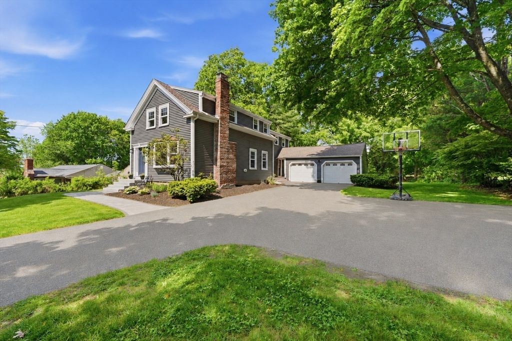 24 Worcester St, Grafton, MA 01519