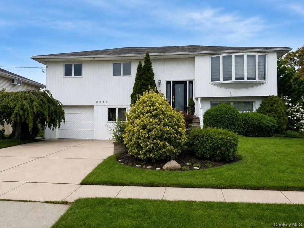 2573 Harvard Lane, Seaford, NY 11783 — exterior