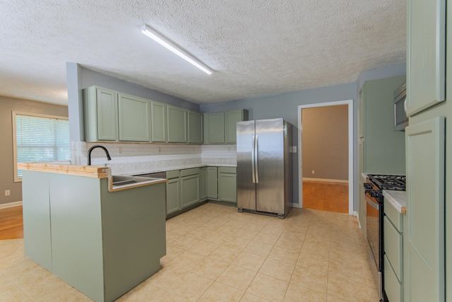 130 GLEN DR, Selmer, TN 38375