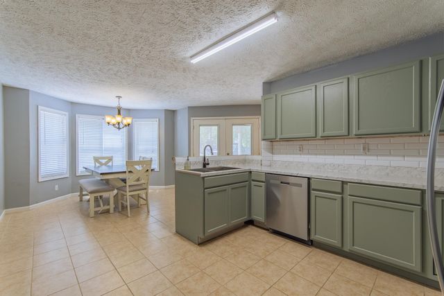130 GLEN DR, Selmer, TN 38375