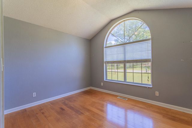 130 GLEN DR, Selmer, TN 38375
