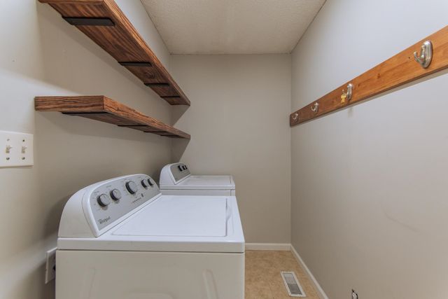 130 GLEN DR, Selmer, TN 38375