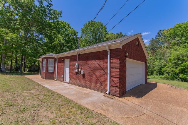 130 GLEN DR, Selmer, TN 38375