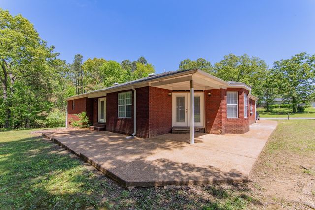 130 GLEN DR, Selmer, TN 38375