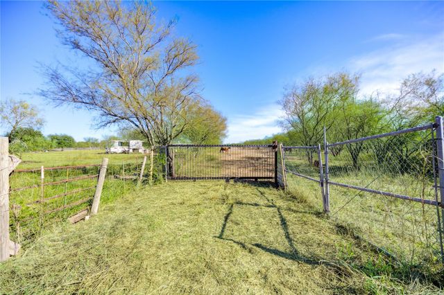 10742-10828 Kerr Rd, Hempstead, TX 77445