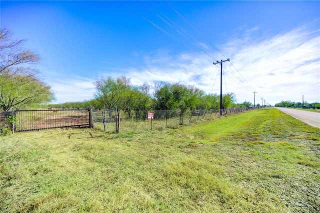10742-10828 Kerr Rd, Hempstead, TX 77445