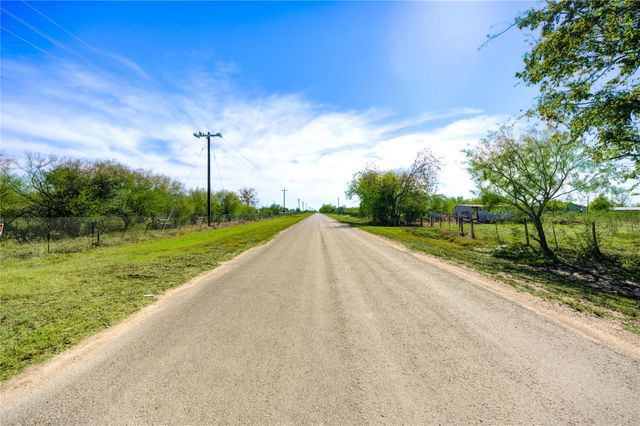 10742-10828 Kerr Rd, Hempstead, TX 77445