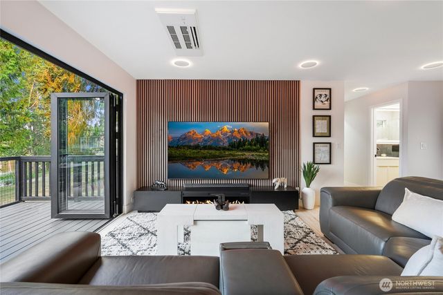 13202 Bitter Place N, Seattle, WA 98133