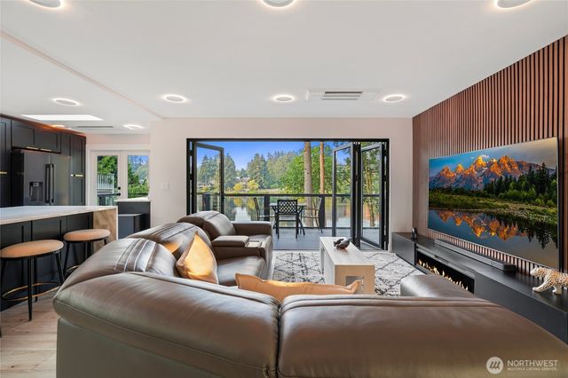 13202 Bitter Place N, Seattle, WA 98133