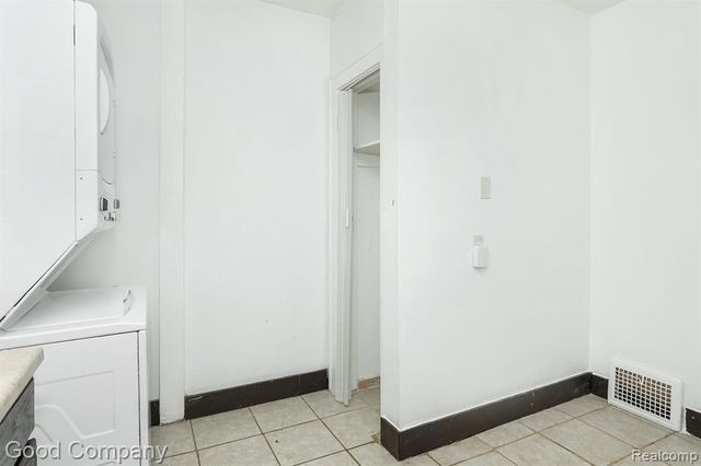 12123 Santa Rosa Drive, Detroit, MI 48204