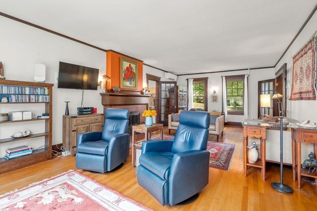 22 Lexington Avenue, Holyoke, MA 01040