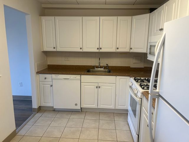 1 Pond St. 4D, Winthrop, MA 02152