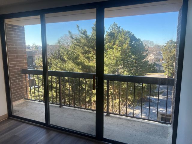 1 Pond St. 4D, Winthrop, MA 02152