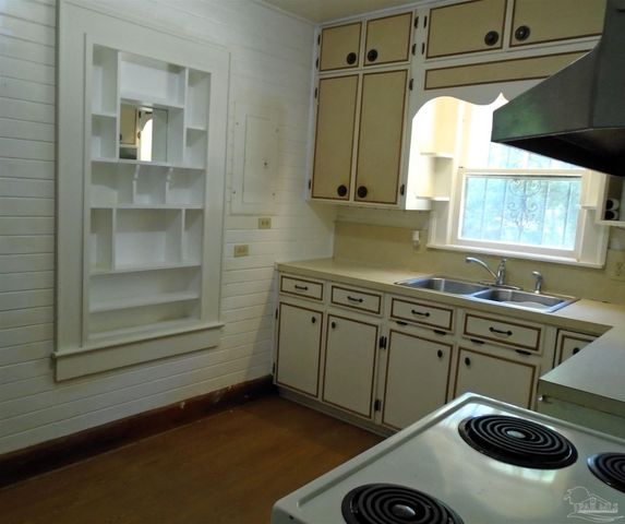 2612 W Blount St, Pensacola, FL 32505