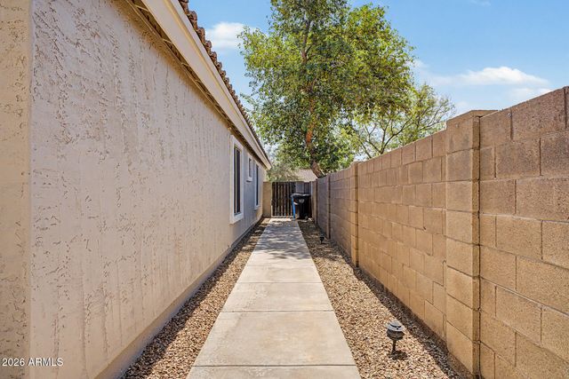 1046 N SAN BENITO Drive, Gilbert, AZ 85234