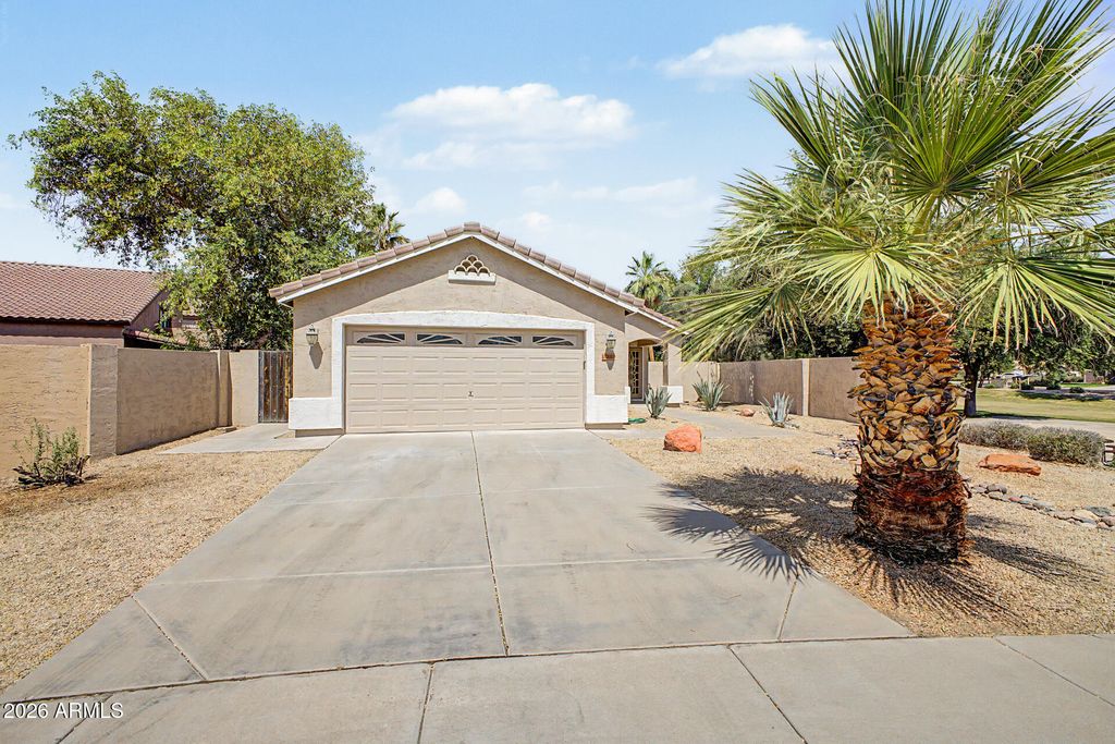 1046 N SAN BENITO Drive, Gilbert, AZ 85234