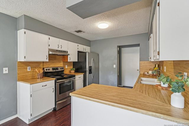 9334 Dover Ridge, San Antonio, TX 78250