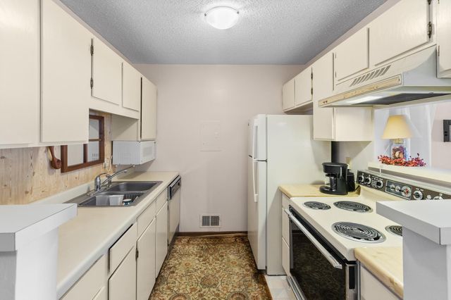 1736 Pleasant Street H, Lauderdale, MN 55113