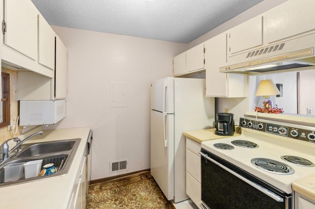 1736 Pleasant Street H, Lauderdale, MN 55113