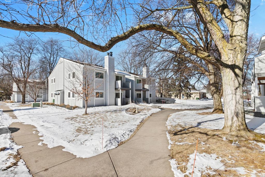 1736 Pleasant Street H, Lauderdale, MN 55113