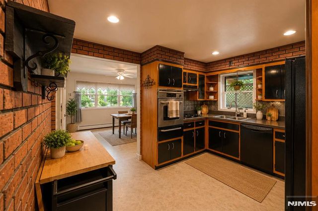 135 Skyline Lakes Drive, Ringwood, NJ 07456