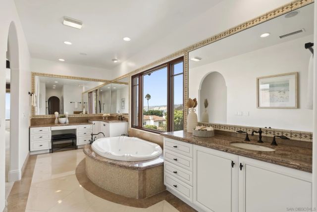 1745 Amalfi St, La Jolla, CA 92037
