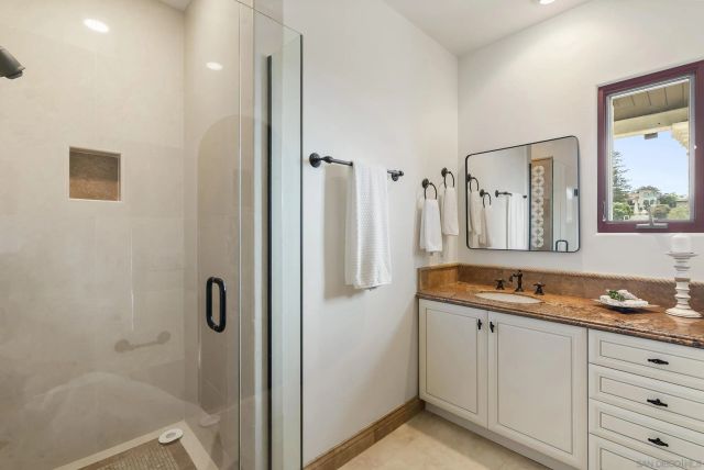 1745 Amalfi St, La Jolla, CA 92037
