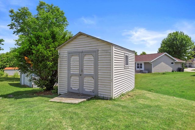 7258 Countryside COURT, Franklin, WI 53132