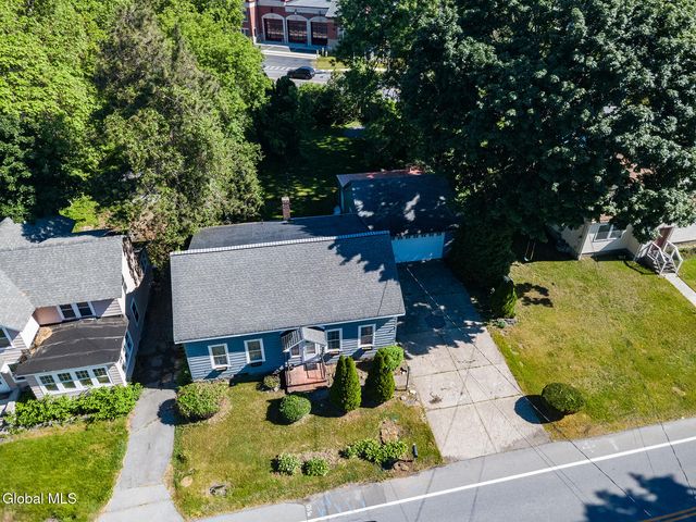 9 Halfmoon Drive, Halfmoon, NY 12188