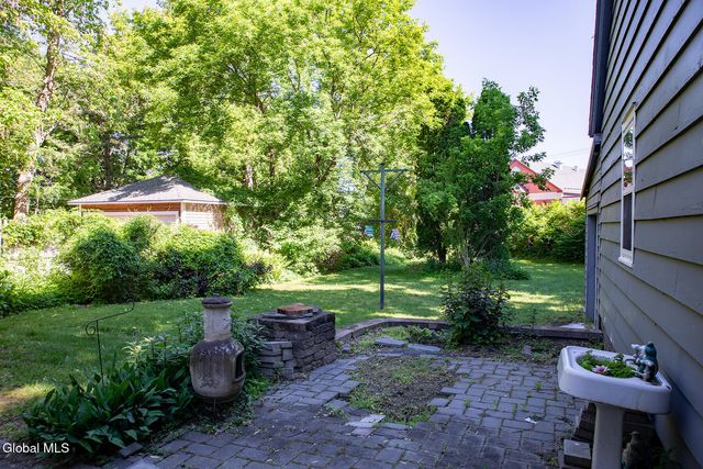 9 Halfmoon Drive, Halfmoon, NY 12188