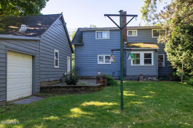 9 Halfmoon Drive, Halfmoon, NY 12188