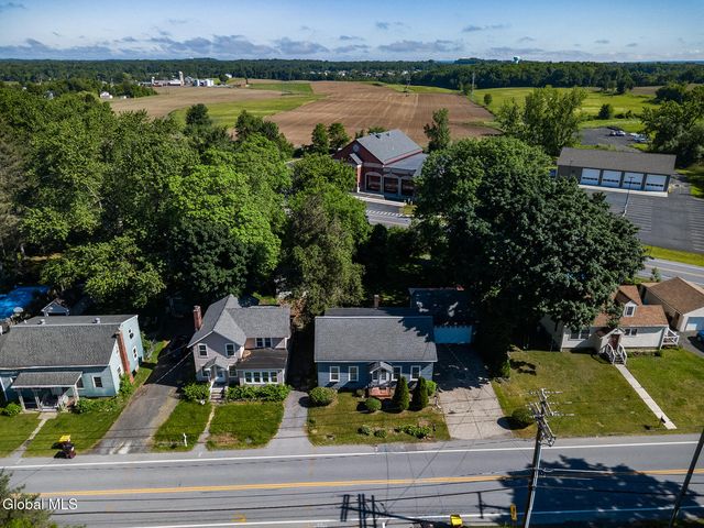 9 Halfmoon Drive, Halfmoon, NY 12188