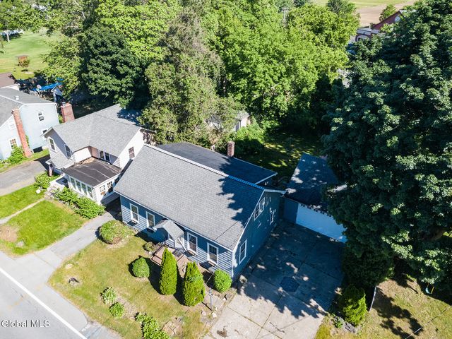 9 Halfmoon Drive, Halfmoon, NY 12188