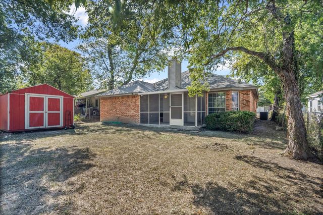 321 Meadow Park Drive, White Settlement, TX 76108