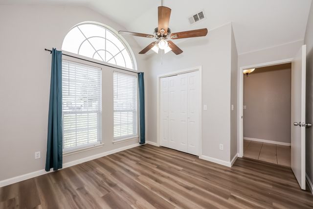 321 Meadow Park Drive, White Settlement, TX 76108