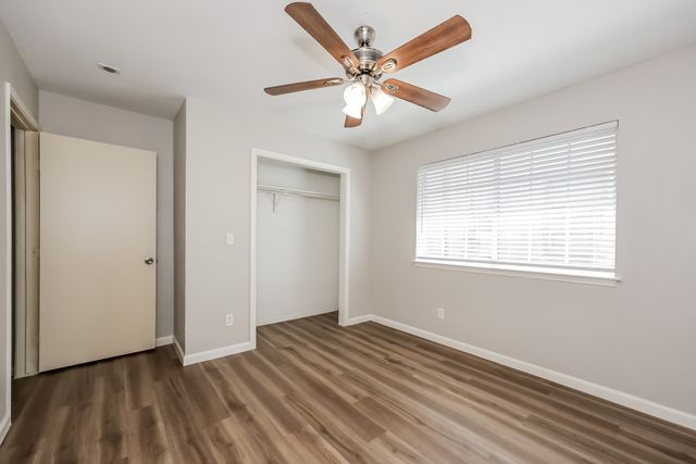 321 Meadow Park Drive, White Settlement, TX 76108